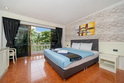 Camera King con vista piscina — Patong Central Residence & Apartment